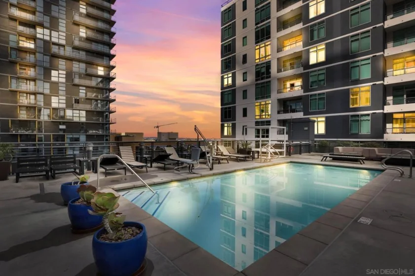 425 W Beech Street #433 photo 1