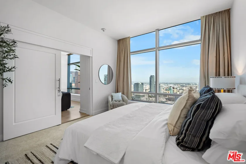 900 W Olympic Boulevard #37E photo 17
