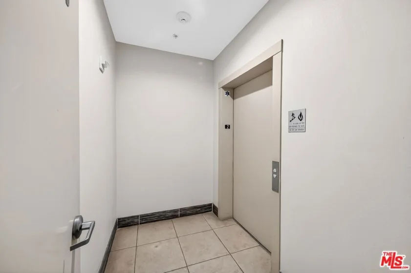956 S Wilton Place #201 photo 16