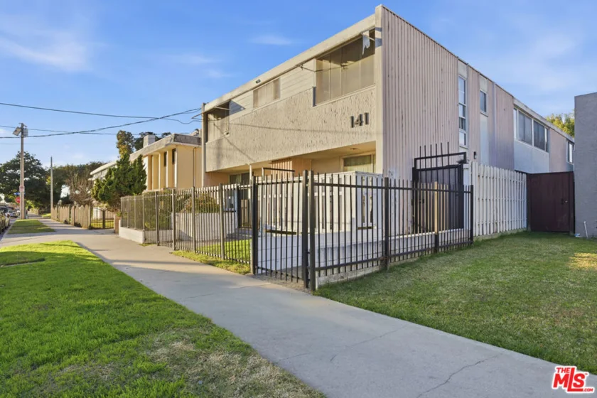 141 W Hillcrest Boulevard #2 photo 37