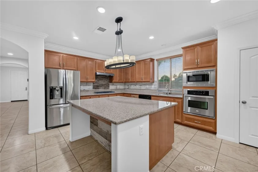 30780 Olympia Rose photo 18