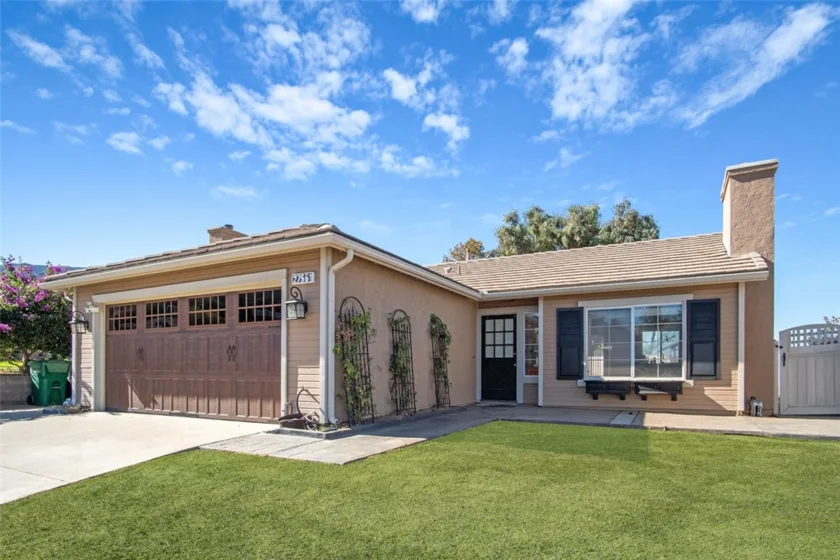 27551 Eastwind photo