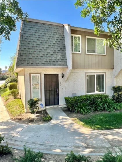 1071 Clark Street photo 1