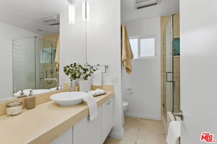 1015 N Kings Road #110 photo 21