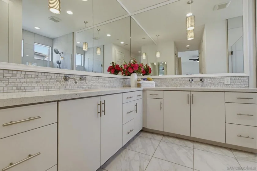 8442 Distinctive Drive photo 15