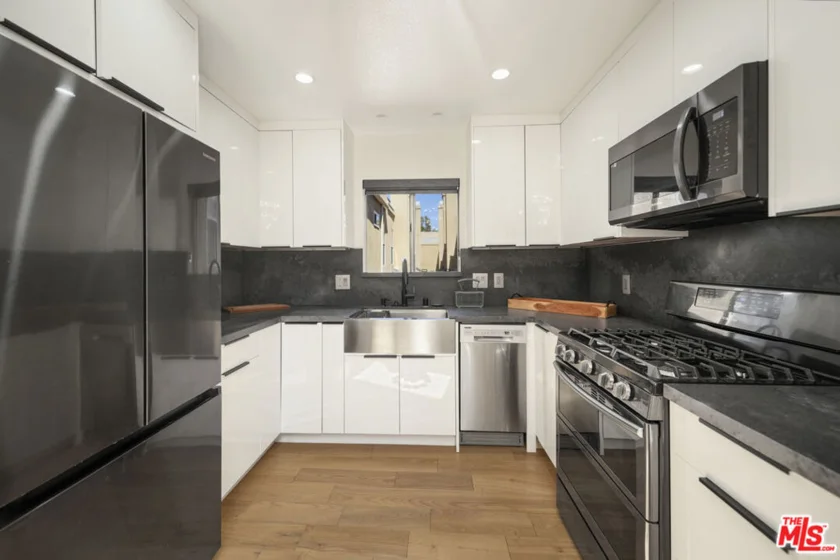 4139 Cahuenga Boulevard #106 photo 3