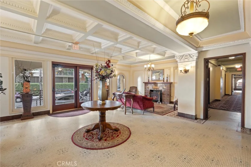 1030 E Ocean #308 photo 2