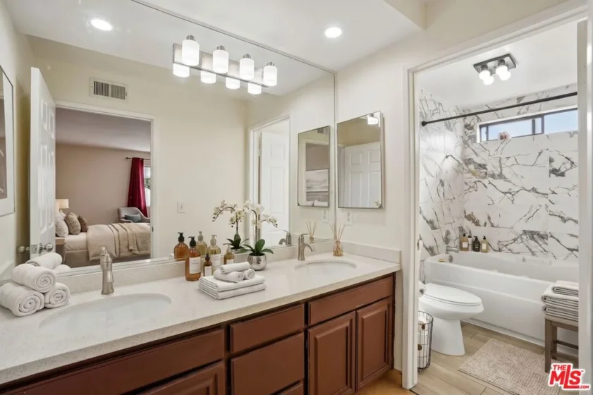 18424 Keswick Street #12 photo 9