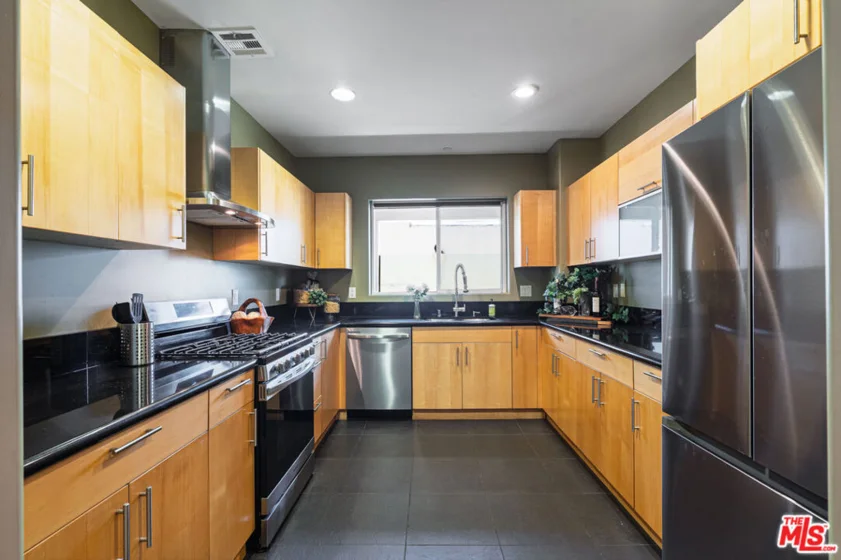 1540 Amherst Avenue #PH2 photo 23