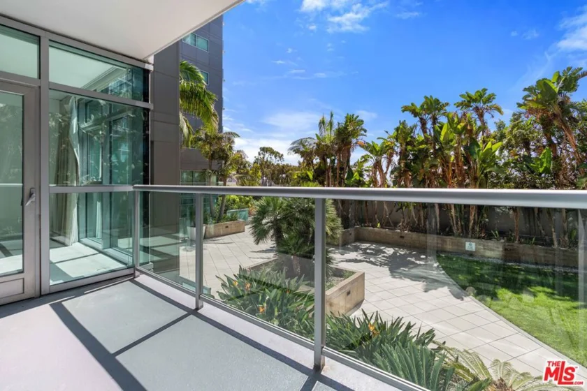 13650 Marina Pointe Drive #404 photo 16