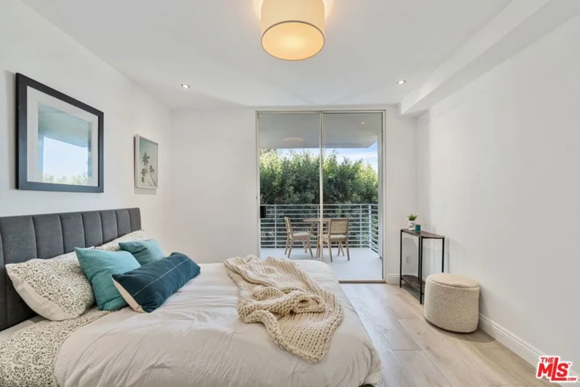 1129 Larrabee Street #8 photo 24