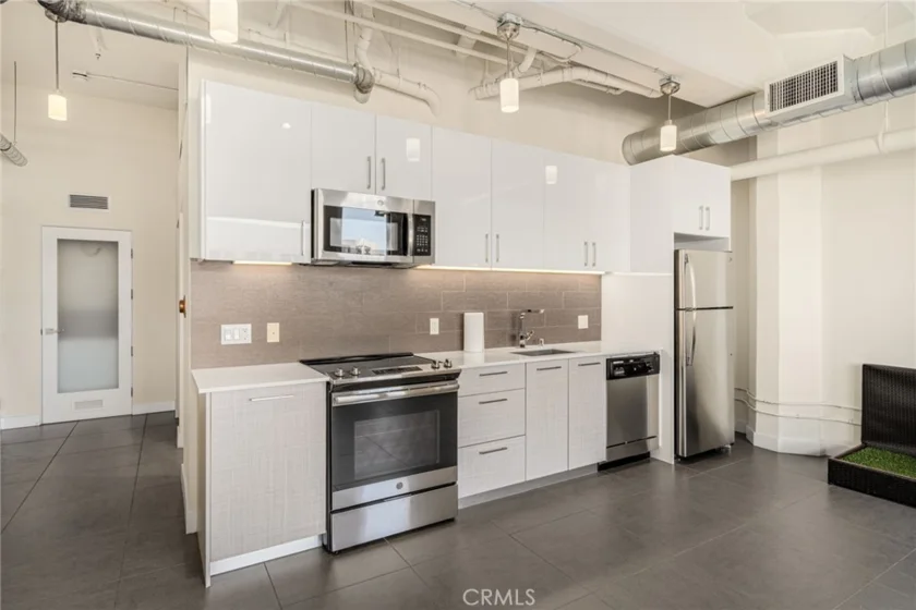 939 S Broadway #1001 photo 1