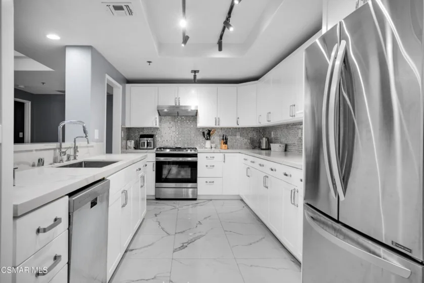 4348 Mammoth Avenue #203 photo 4