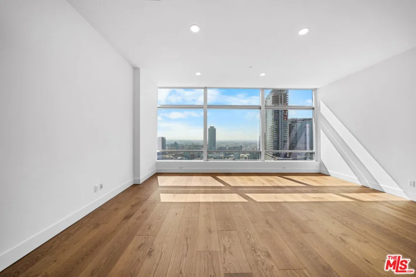 900 W Olympic Boulevard #32I photo 7
