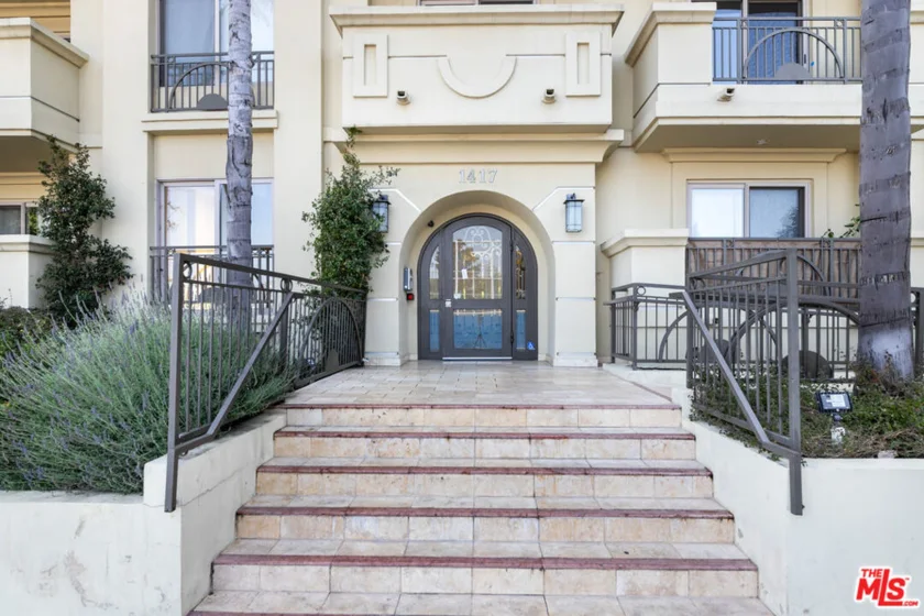 1417 S Westgate Avenue #201 photo 2