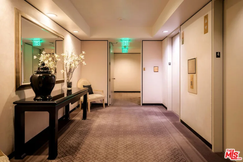 10350 Wilshire Boulevard #404 photo 4