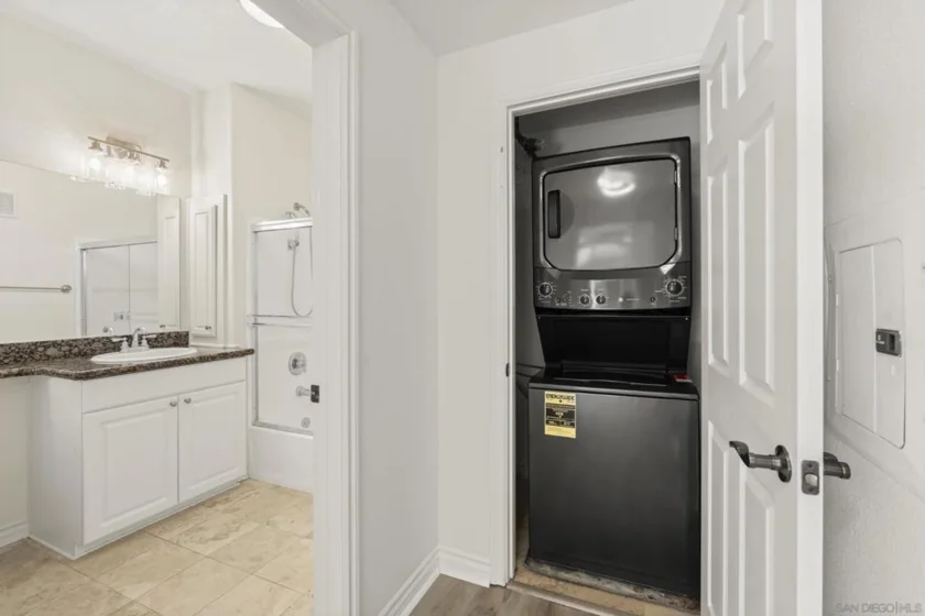 9263 Regents Road #B204 photo 16