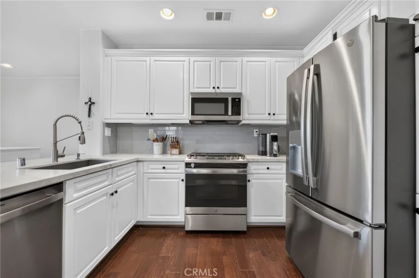 35960 Lindstrand Avenue #4 photo 6