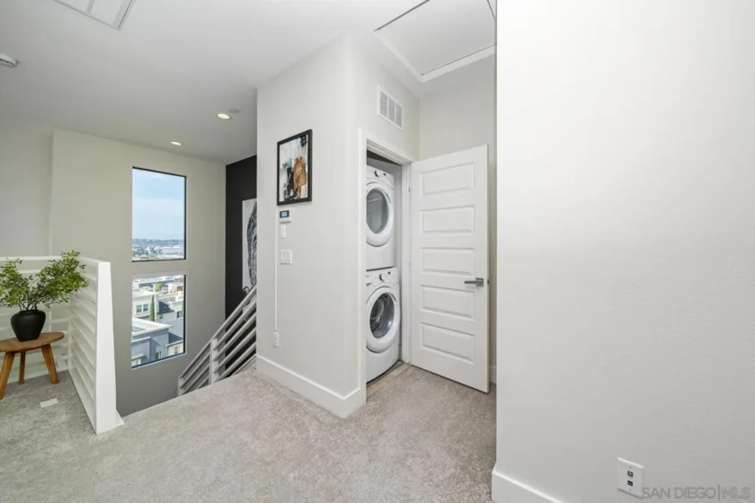 8309 Distinctive photo 25