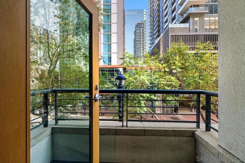 425 W Beech Street #303 photo 2