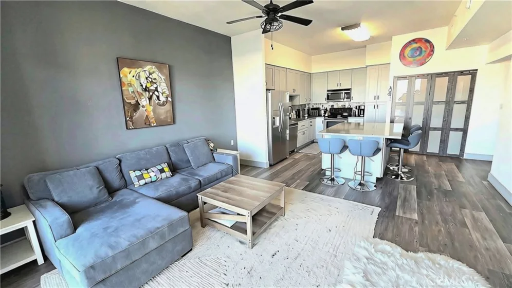 488 E Ocean #1607 photo 2