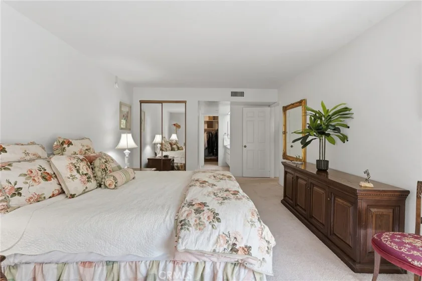 21650 Burbank #203 photo 15