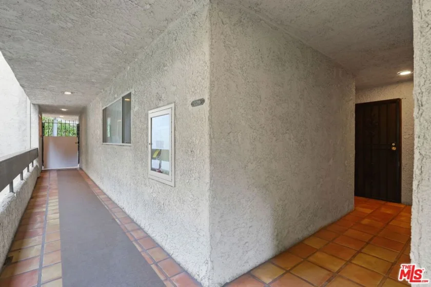 2700 Cahuenga Boulevard #2216 photo 38
