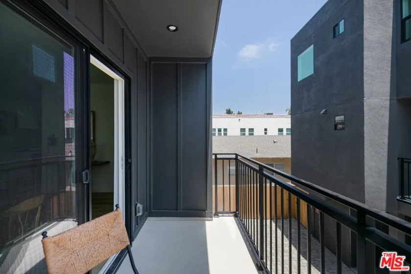 1233 N June Street photo 6