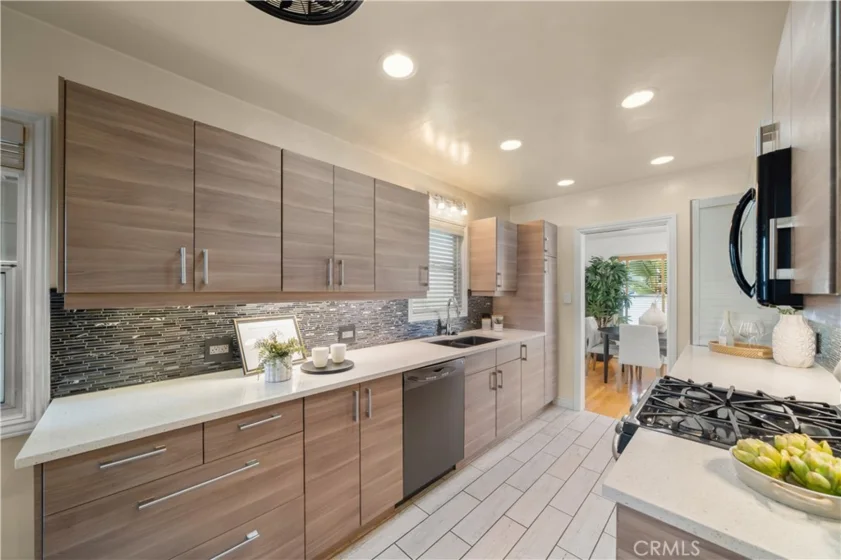 2027 E Appleton #1 photo 1