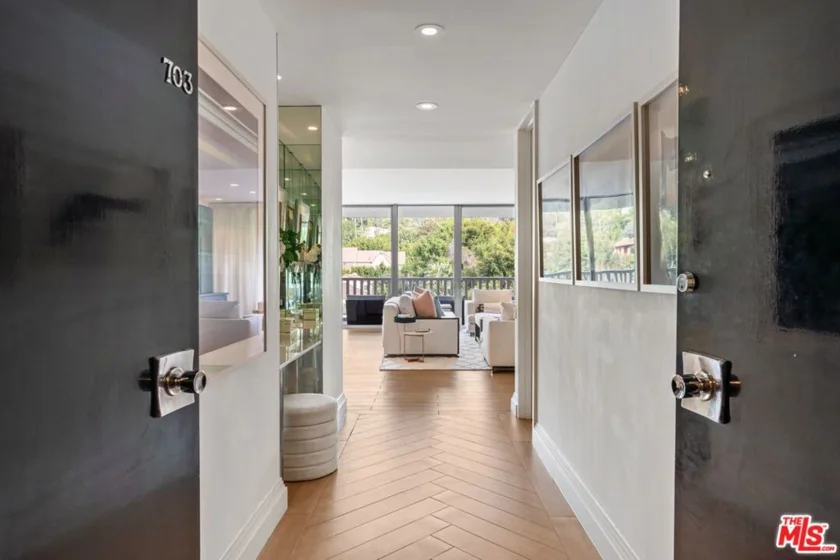 9255 Doheny Road #703 photo 2