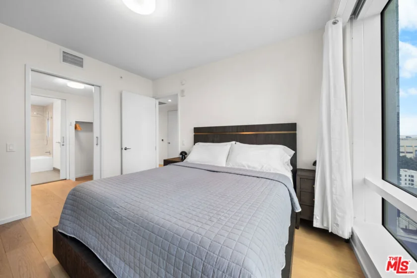877 Francisco Street #1128 photo 16