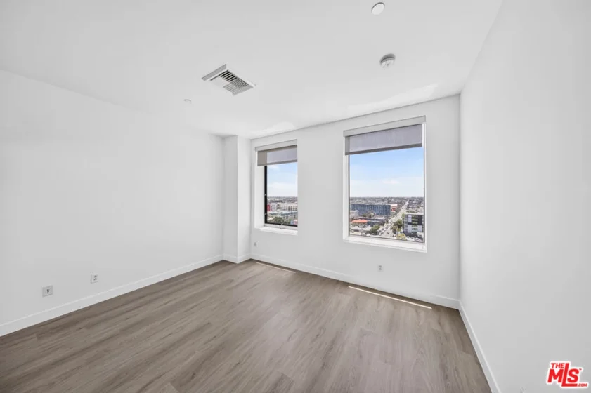 3810 Wilshire Boulevard #1108 photo 6
