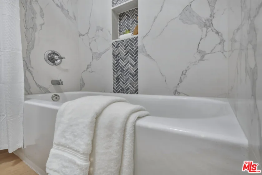 5403 Newcastle Avenue #19 photo 33