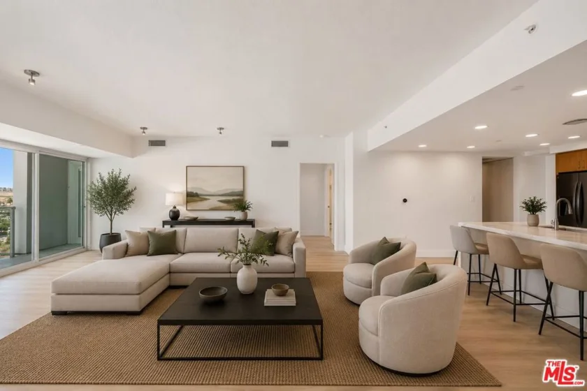 13600 Marina Pointe Drive #907 photo 8