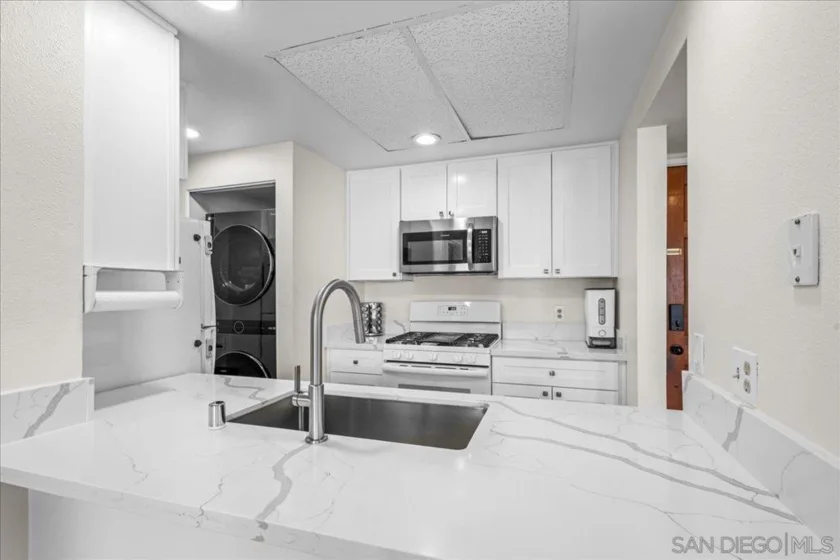 2916 Elm Tree Court photo 9