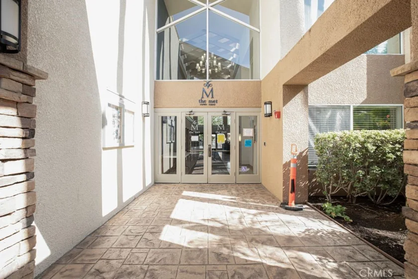 5515 Canoga Avenue #105 photo 22