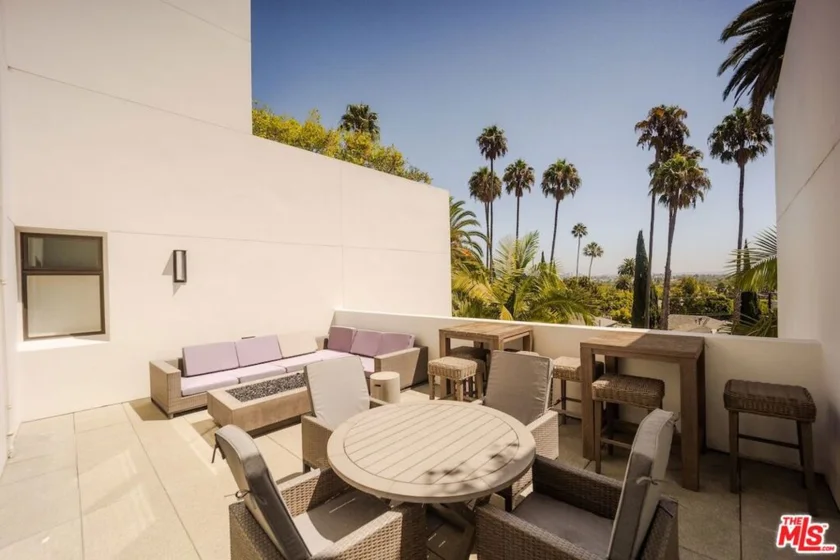 447 N Doheny Drive #104 photo 27