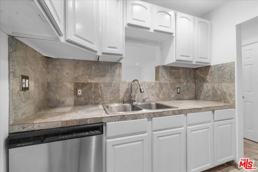 740 N Kings Road #114 photo 10