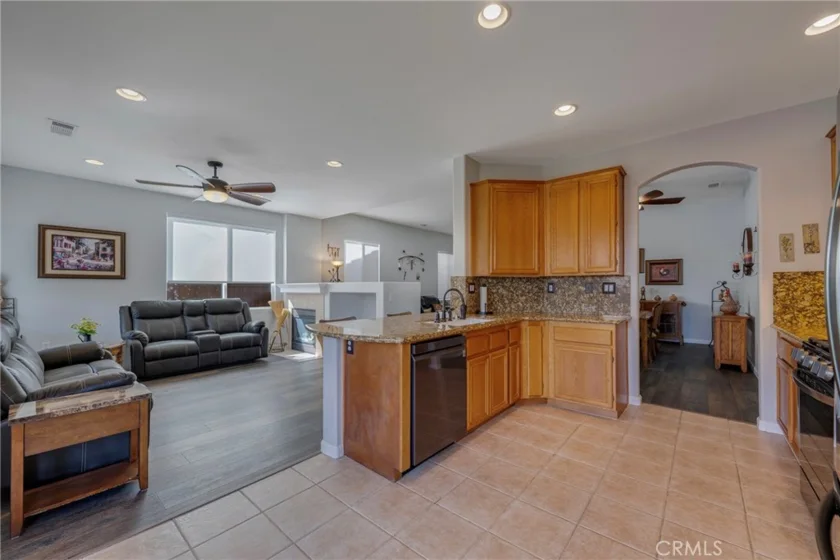 39416 Cardiff Avenue photo 17