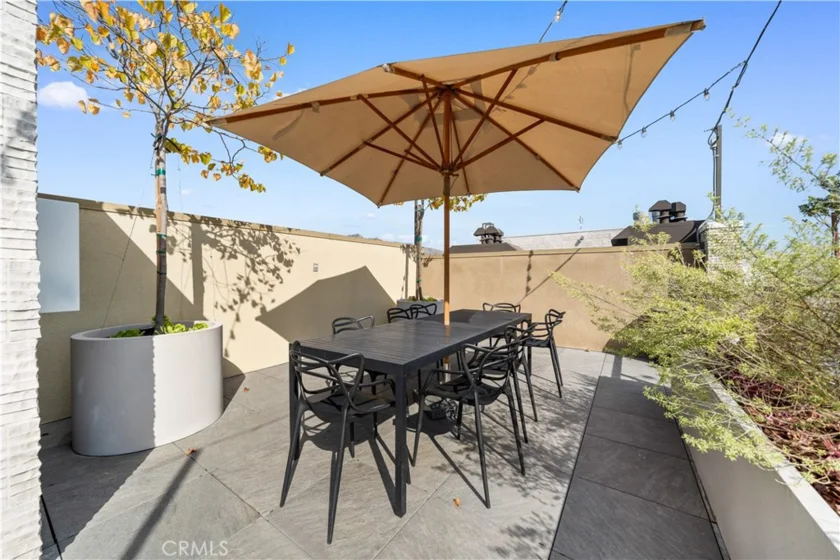 709 E Walnut Street #214 photo 46