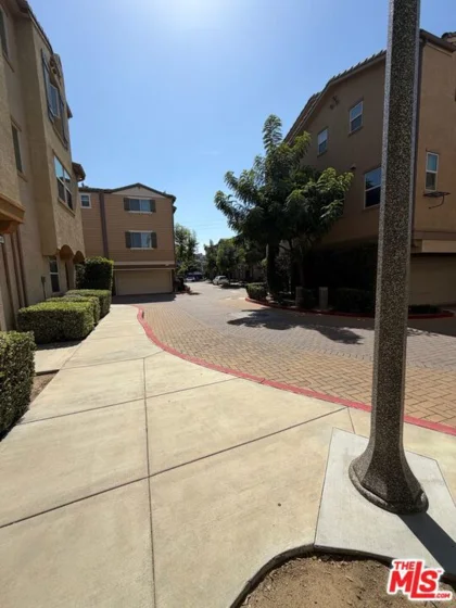 14120 W Willow Lane photo 7