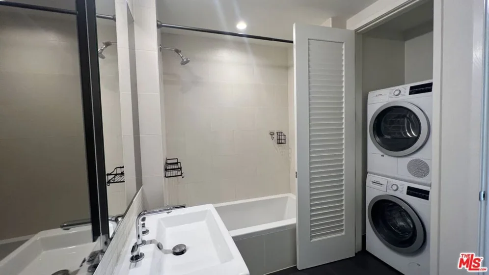 889 Francisco Street #807 photo 3