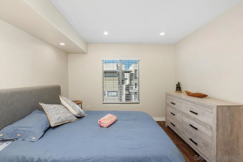 801 W Hawthorn Street #301 photo 11