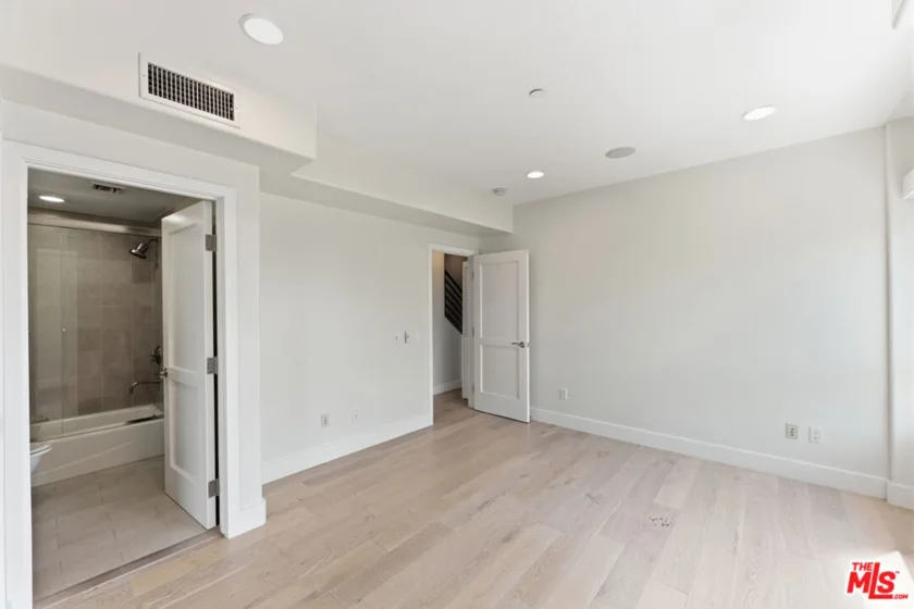 438 Arnaz Drive #106 photo 20