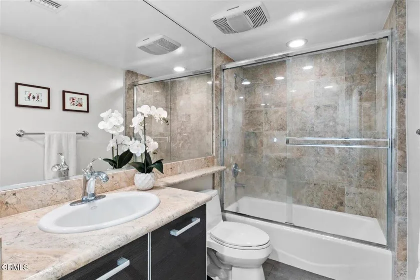 1353 N Fuller Avenue #204 photo 16