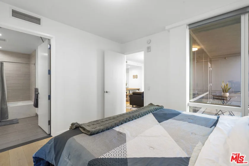 877 Francisco Street #1116 photo 18