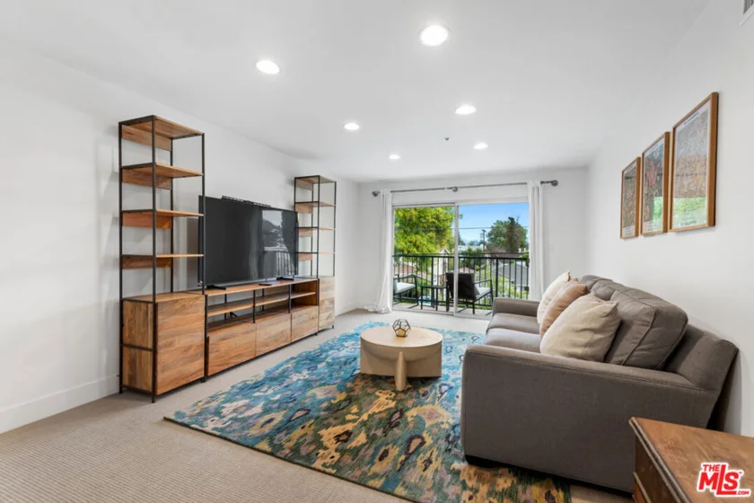 4501 Cedros Avenue #202 photo 1