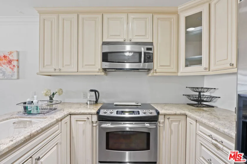 10751 Wilshire Boulevard #906 photo 5