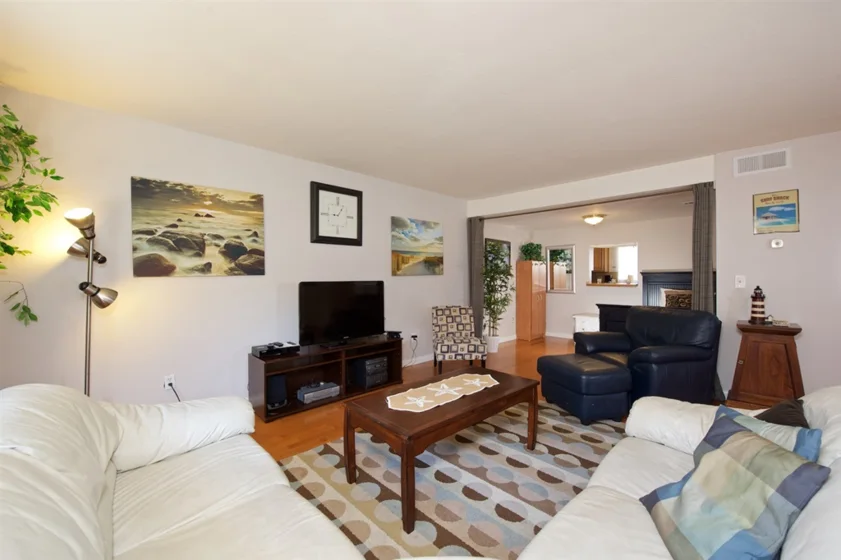 845 E Avenue #G photo 1