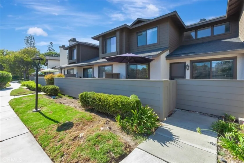 1364 N Schooner Lane #76 photo 2